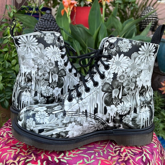 🌺 Rare Black & White Dr. Martens Slime Floral Drip Boots 🌺 - Picture 11 of 17